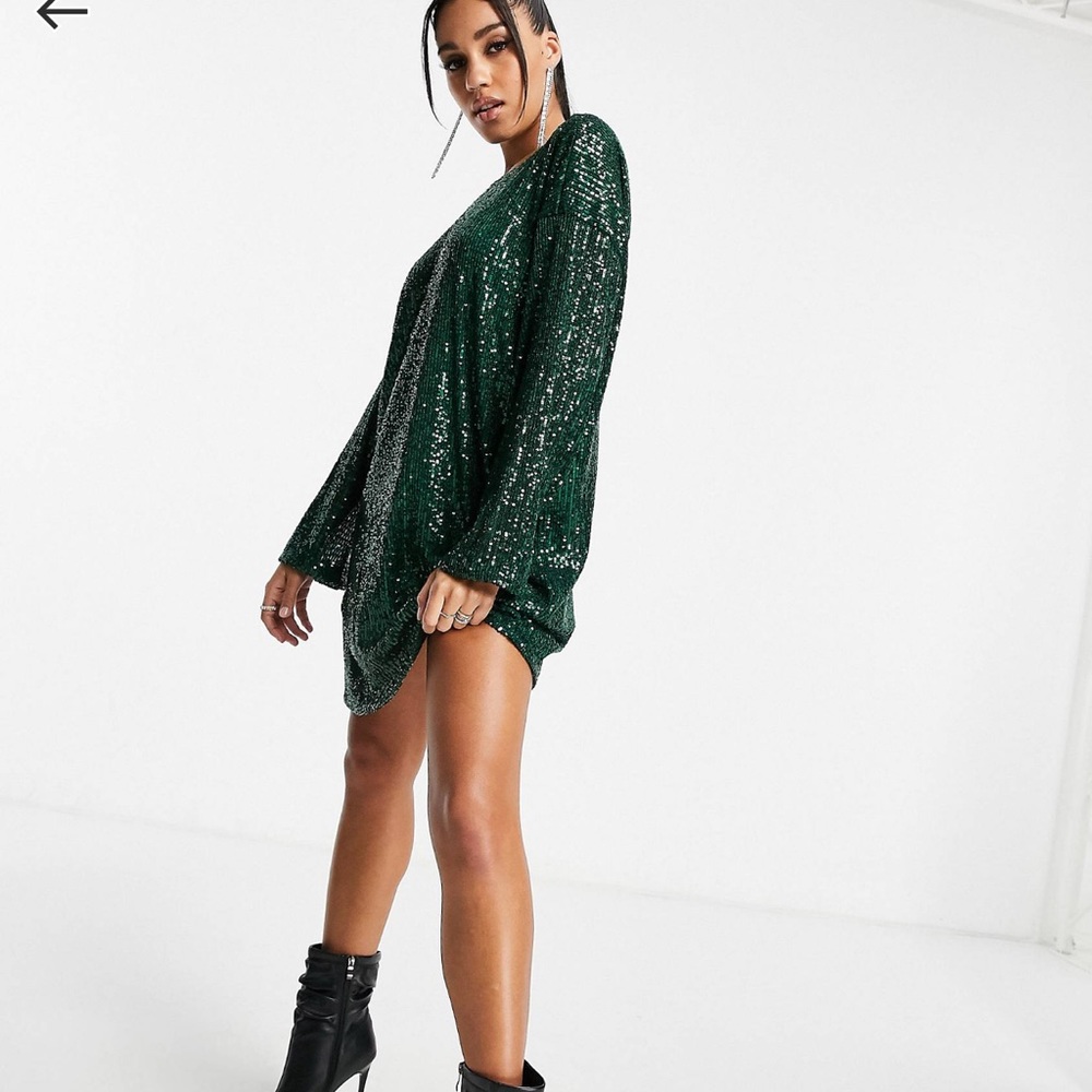 Sequin Long Sleeve dress w V Back - Emerald Green